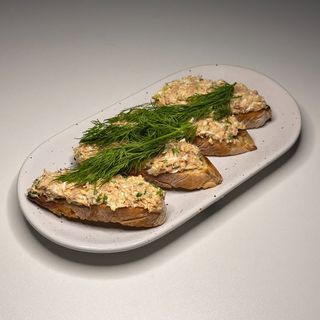 Брускети з тунцем