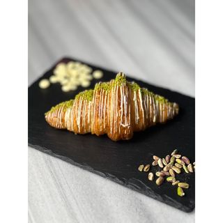 Круассан с фисташкой 