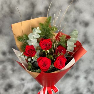 Buchet de trandafiri si brad nobilis