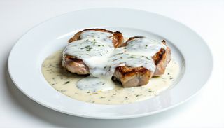 Cotlet cu sos de smântană