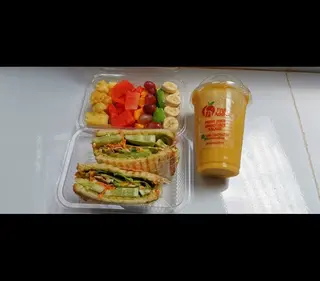 Chicken sandwich + juice 300ml + fruits + shot