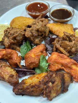 Special Mix Pakora Plate and Sauce