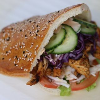 Kebab mega w chlebie tureckim, 300 g mięso kebab,