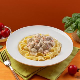 Паста із тушкованою свининою