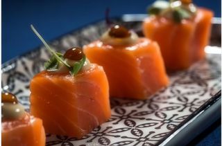 34. Ración De Dados De Salmón Marinados