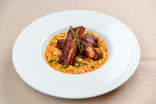 Costiță afumată de porc cu iahnie de fasole