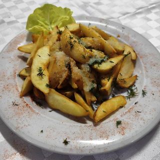 Cartofi sferturi prajiti ca la bunica