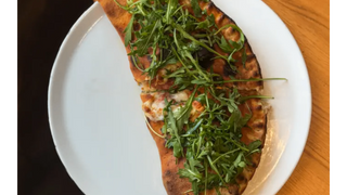 Calzone z salami picante spinata