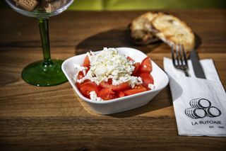 SALATA DE ROSII CU BRANZA