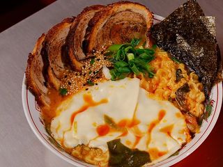 SHIN RAMYON (Корейський Рамьон) З морепродуктами  (600мл)