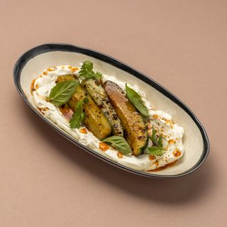 Мазанка з сиру лабне з пряними огірками (120 г)