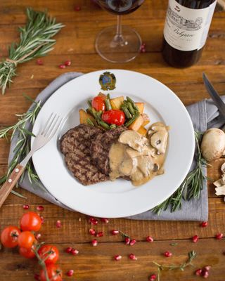 Медальоны из говядины