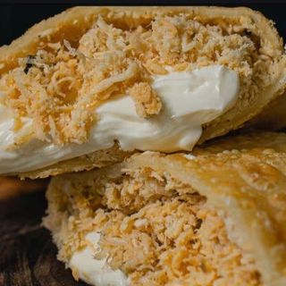 Pastel de frango com catupiry
