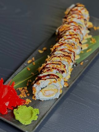 Каліфорнія з креветкою в темпурі