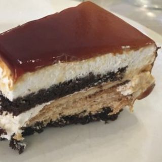 Tarta crujiente de chocolate y avellana (Porción)