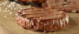 Hambúrguer de vitela com ovo