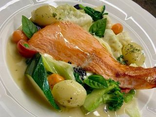 Філе Лосося з Овочами соте та соусом Лайм (400g)