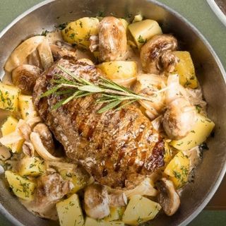 Стейк из говядины с картофелем