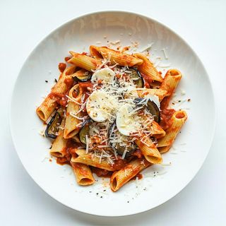 Trofie con melanzane, mozzarella e parmigiano