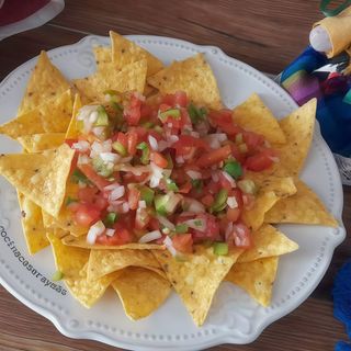 Nachos con su guacamole