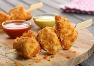 Brochette de poulet grillé / ou pané