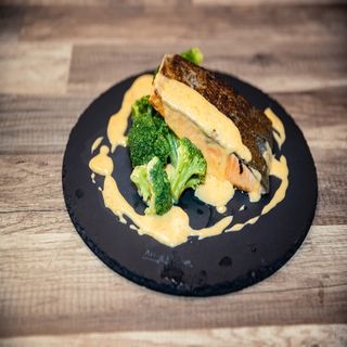 Somon cu sos olandez