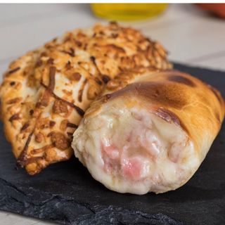 Empanada de Jamón y Queso