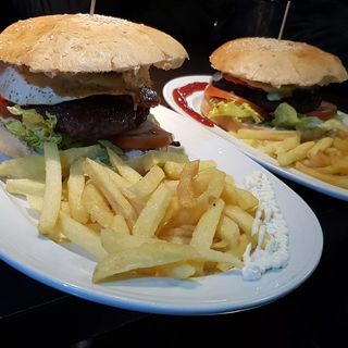 Menú hamburguesa capricho