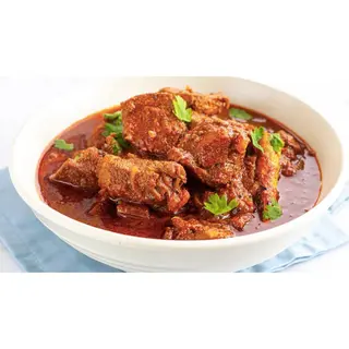 Spiced mutton curry served with naan bread + soda 500ml