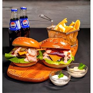 Duo Burger: Classic Burger + Cheesburger + cartofi + Pepsi
