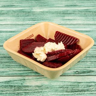 Salată de sfeclă roșie cu hrean