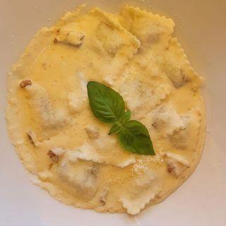 Ravioli Di Funghi Porcini Al Sugo Di Funghi Porcini