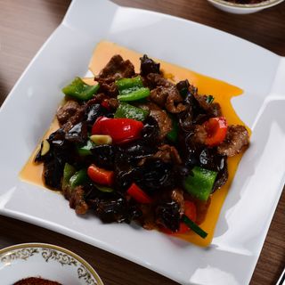 Говядина с древесными грибами