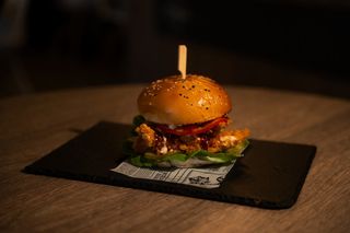 Burger cu crispy - D