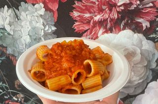 Pasta con tonno al sugo