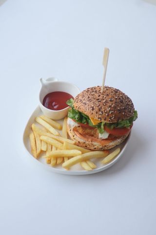 Бургер с куриным шницелем