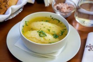 Supă de pui cu găluşte de griş