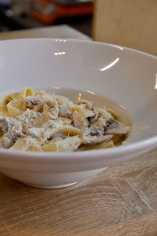 Паста з куркою та грибами 