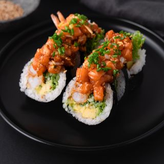 Futomaki pieczone Krewetka w panko + tatar z łososia