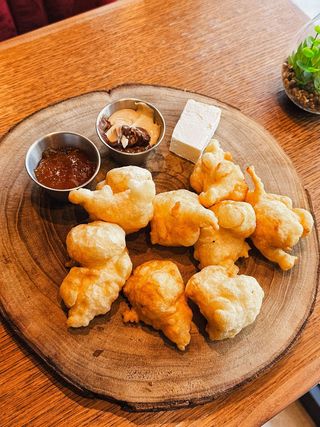 Priganice sa sirom, kremom i džemom 300 g