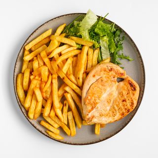 Pileći file s pomfritom