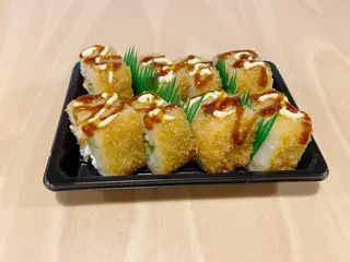 Uramaki rollo salmón con queso frito (8 uds.)
