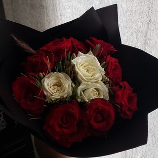 Bouquet de fleur rouges et blanches  12x