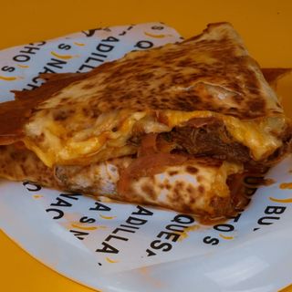 QUESADILLA COCHINITA PIBIL.