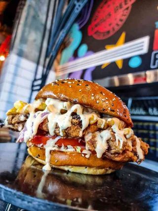 THE FAT ASS CRISPY CHICKEN BURGR 550GR