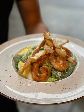 Салат Цезар з тигровою креветкою 