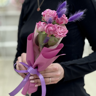 Lady Bombastic Spray Rose and decorations 