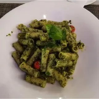 Rigatoni Al Pesto Y Tomates Cherry
