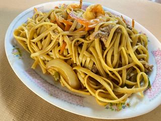 26. Tallarines Fritos Tres Delicias