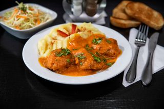 Chiftelute marinate cu piure de cartofi